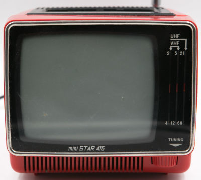 טלוויזיה ניידת, שחור-לבן, תוצרת MINI STAR, אנטנה נשלפת, שנות השמונים. תקינה ועובדת. מידות: גובה 