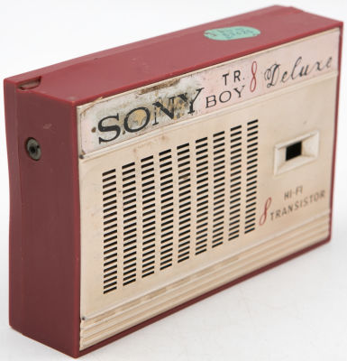 סוני - טרנזיסטור תוצרת סוני, SONY, מדבקת מס קניה, שנות השישים, לא נבדקה תקינות