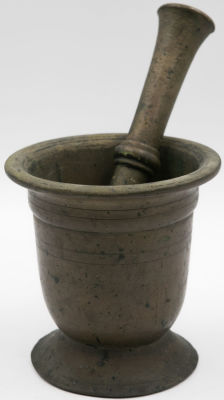 מכתש ועלי מאסיביים ומרשימים. מצב טוב מאוד. גובה העלי: 24 ס"מ. גובה המכתש: 15 ס"מ