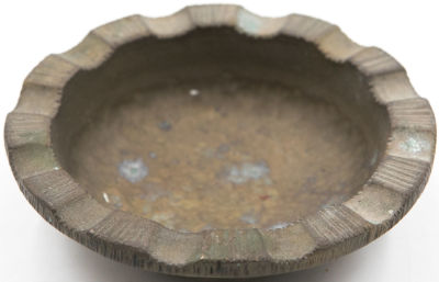 פלבל - מאפרת ברונזה, חתומה פל בל ארץ ישראל. קוטר: 10.5 ס"מ