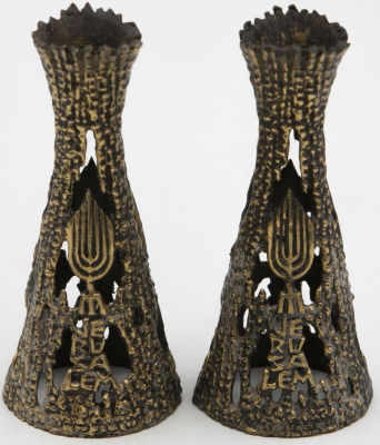 ויינברג - צמד פמוטי שבת תוצרת ויינברג, אריזת קרטון מקורית. גובה: 12.5 ס"מ