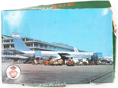 אל על - קופסת קרטון לחולצה מאת רשת חנויות הבגדים להב, הנושאת על גבי העטיפה מטוס אל על, פגמים 