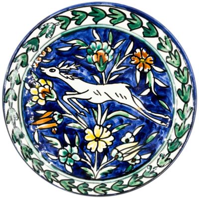 צלחת קיר קרמיקה ארמנית, ציור יד - איילה ופרחים, חתומה. קוטר: 19 ס"מ