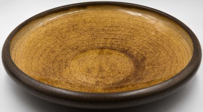 בית היוצר - קערת פירות תוצרת בית היוצר, חתום צבי. קוטר: 30 ס"מ