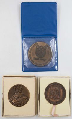 לוט 3 מדליות ברונזה: 1. מדליה פרטית הרצל, 25 שנה לישראל, 1973, 60 מ"מ. 2. אולימפיאדת סיאול 1988 
