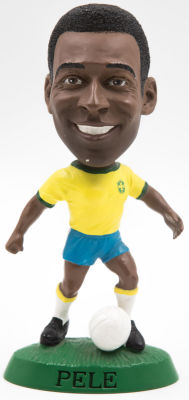 פלה - בובת ענק של כוכב נבחרת ברזיל, פלה, מסדרת PRO STARS XL, מהדורה מוגבלת. גובה: 16 ס"מ