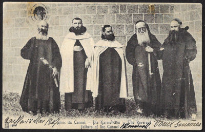 גלויה של כמרים בכרמל, 1907, נושאת בול צרפתי לבנט וחותמת חיפה CAIFFA, נשלחה לטבריה. על פי קטלוג 