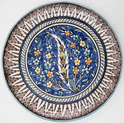 צלחת קרמיקה ארמנית, משפחת בליאן, נושאת 2 מדבקות מס קניה, כיתוב ירושלים, שנות השישים. קוטר: 26 ס"מ