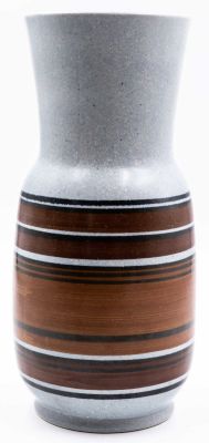 לפיד - אגרטל תוצרת לפיד, גדול מימדים, גוונים אפור, חום ושחור, חתום. גובה: 31 ס"מ קוטר: 14.5 ס"מ