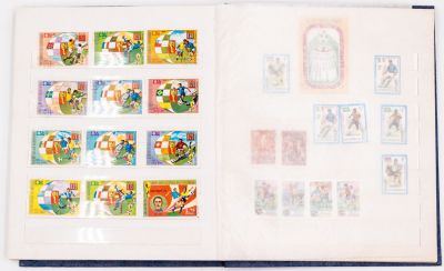 כדורגל - אלבום בולים בנושא כדורגל, מדינות שונות, גדוש ומלא. ייתכנו מציאות