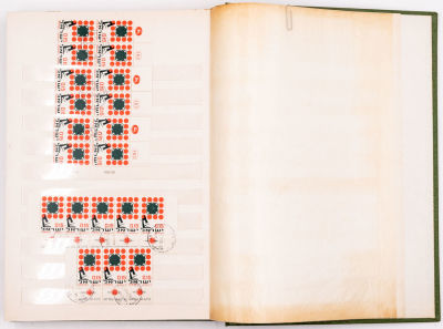 אלבום בולי ישראל שנים 1966-1967. מאות רבות של בולים עם שובלים חתומים ולא חתומים. מצב הבולים 