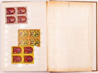 אלבום בולי ישראל שנת 1973. מאות רבות של בולים. בלוקים MINI SHEET מצב M.N.H באלבום 14 עמודים 