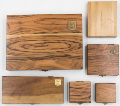 לוט 7 קופסאות לאחסון מטבעות ומדליות, עשויות עץ זית, מידות שונות