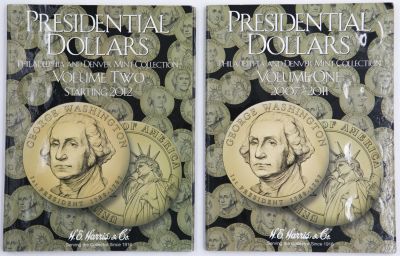 שני כרכי אלבום יעודי לסדרת מטבעות דולר נשיאי ארה"ב, תוצרת WHITMAN. האלבום מיועד להכיל מטבעות גם 