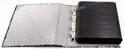 אלבום לקיטלוג סמלים וסיכות, כולל 5 דפים ו-3 מחיצות, לא נעשה בו שימוש. מצב מושלם