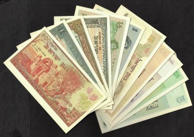 לוט 11 גלויות עם הדפסי שטרות ישראל, הודפסה כנראה כמות קטנה ולא ידועה: 500 פרוטה 1955, 1 לירה 