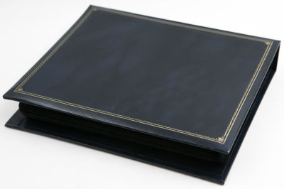 אלבום המכיל 300 טלכרטים וכרטיסי חיוג מהעולם, מדינות רבות, נושאים שונים