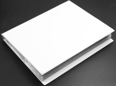 אלבום המכיל 300 טלכרטים וכרטיסי חיוג מהעולם, מדינות רבות, נושאים שונים