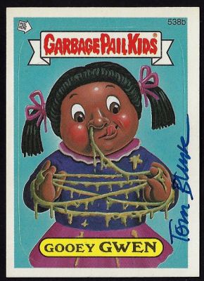 תום באנק - קלף חבורת הזבל GOOEY GWEN, חתום בידי המאסטר תום באנק, מי שיצר בשנות השמונים את הדמויות 