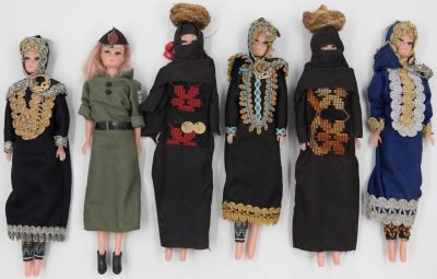 מקבץ 6 בובות בד ישראליות ישנות, שנות החמישים-שישים: חיילת, תימניות ובדואיות ועוד. גובה ממוצע: 