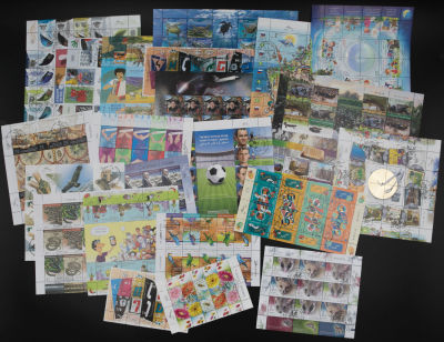 לוט 24 גליונות מיוחדים, שונים זה מזה. כולם בערכי שקלים חדשים. לא היו בשימוש עם הדבק המקורי 