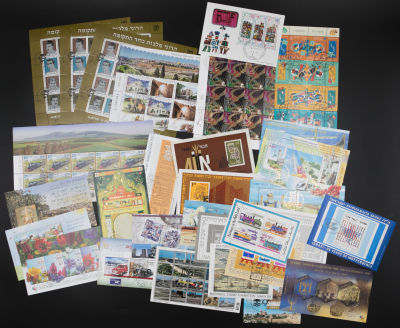 לוט 30 גליונות מיוחדים, שונים זה מזה. רובם בערכי שקלים חדשים. לא היו בשימוש עם הדבק המקורי 