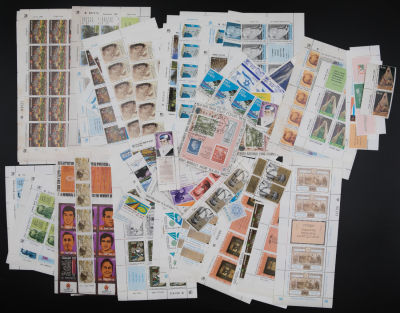 לוט ענק של בולי קרן קיימת לישראל, כולל עשרות רבות של גיליונות, דפי מזכרת, בולים בודדים ועוד. מצב חדש