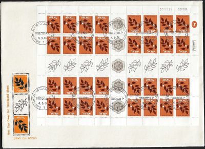 אלבום מעטפות היום הראשון מכיל כ-240 מעטפות מאמצע שנות השבעים ועד אמצע שנות השמונים. מצבים שונים 