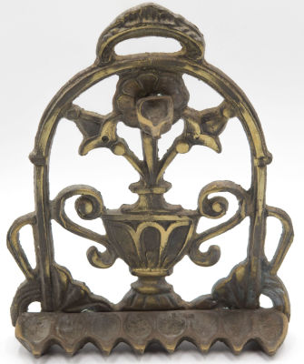 חנוכית שמן, גובה: 22 ס"מ