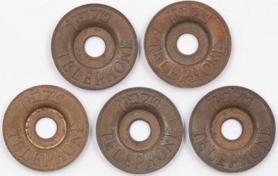 לוט הכולל 5 אסימוני טלפון ציבורי, עשויים נחושת, תשי"ג, מצבים יפים מאוד