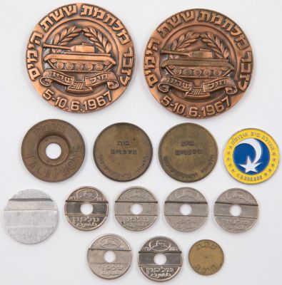 לוט 14 פריטים הכולל: שתי מדליות פרטיות מטעם עיריית תל אביב לגייסות השריון לציון מלחמת ששת 