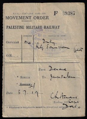 כרטיס מעבר של הרכבת הצבאית הבריטית לנסיעת חייל, לנסיעה לירושלים ב-1919. נושאת חותמת של הצבא הבריטי