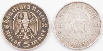 זוג מטבעות כסף מגרמניה הנאצית, חמישה מארק 1936 הינדנבורג. חמישה מארק 1935 כנסיה. משקל כולל: 27.7 גרם