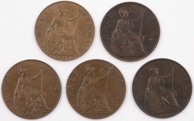 לוט 5 מטבעות חצי פני אנגלים, כולל: 1. המלך אדוארד השביעי 1905, 1907. 2. המלך ג'ורג' החמישי 1912 