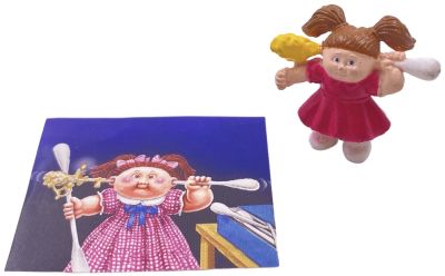 חבורת הזבל - בובת גומי מיניאטורית של דמות חבורת הזבל, דונה דונג, כוללת קלף רשמי של חברת TOPPS. 