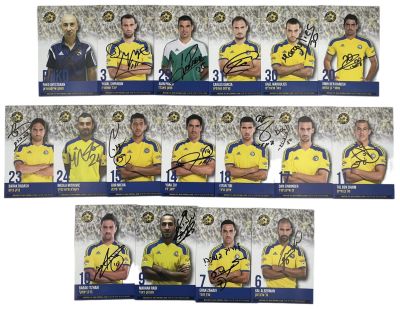 מכבי תל אביב - חתימות מקוריות - לוט 17 גלויות חתומות בידי מאמני ושחקני מכבי תל אביב, אלופת ישראל 