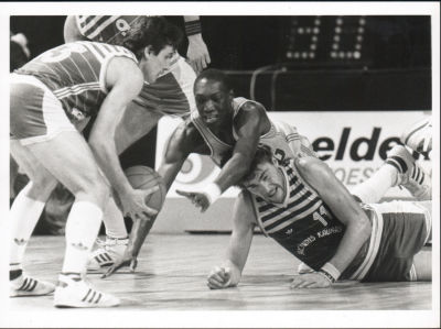 מכבי תל אביב - תצלום ממשחק הכדורסל מכבי תל אביב נגד ז'לגיריס קובנה במסגרת אליפות אירופה, בה נראים 