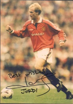 ג'ורדי קרויף - תצלום חתום בידי ג'ורדי קרויף, בה הוא נראה במדי מנצ'סטר יונייטד