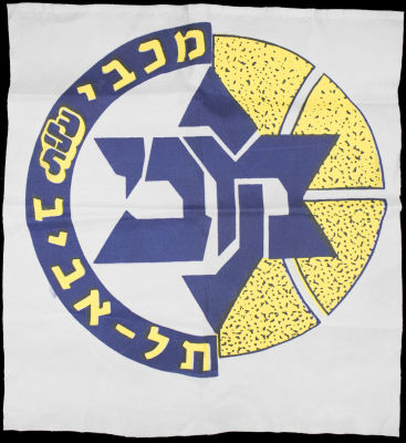 מכבי תל אביב - דגל של קבוצת מכבי עלית תל אביב בכדורסל, שנות התשעים. מצב מושלם, לא נעשה בו כל שימוש. 