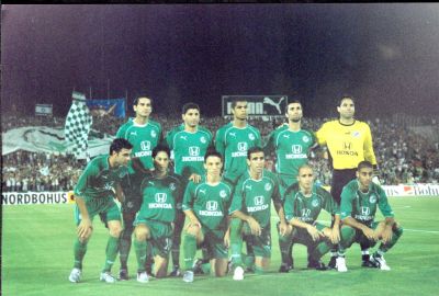 תצלום של מכבי חיפה באצטדיון רמת גן לפני המשחק מול רוזנבורג במוקדמות ליגת האלופות 2004