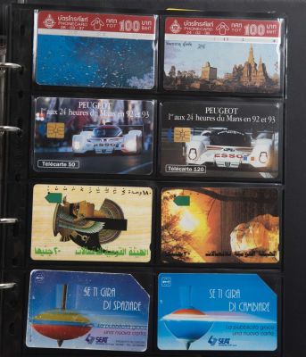 אלבום המכיל כ-130 טלכרטים מהעולם. מדינות רבות, נושאים שונים. האלבום במצב מצוין