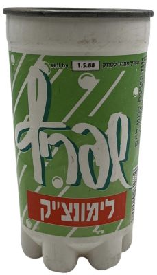 חבורת הזבל - משקה שפריץ - לימונצ'יק, תוצרת תשלובת תבורי, מותג נותן חסות לאלבום חבורת הזבל סדרה 3. 