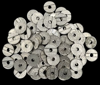 לוט של למעלה מ-80 אסימונים, כולל: משרד התקשורת, דואר ישראל, שנים מגוונות, וריאציות רבות