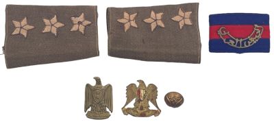 לוט 6 סמלים של צבאות ערב שנלקחו במלחמות ישראל. כולל סמלי כובע, דרגות וכפתור