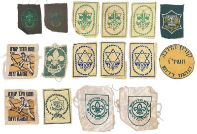 לוט 16 פאצ'ים של תנועות נוער, כולל: 1. שלושה של דרגה א. 2. שלושה של דרגה ב. 3. אחד של דרגה ג. 