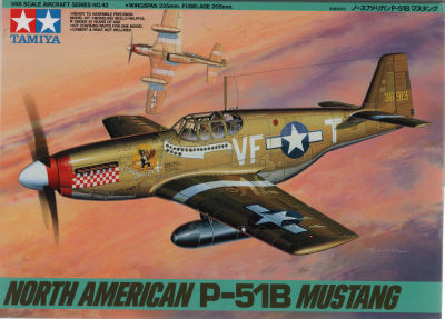 NORTH AMERICAN P-51B - דגם גדול להרכבת מטוס קרב NORTH AMERICAN P-51B, חברת TAMIYA, מודל 42, סגור