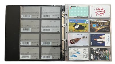 אוסף של כ-250 טלכרטים וכרטיסי חיוג מיפן. מגיע מסודר באלבום עם דפים מתוצרת חברת Lighthouse 