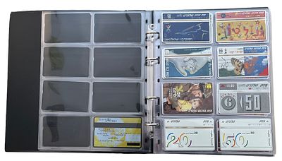 אוסף של 87 טלכרטים בזק לא משומשים מסודר באלבום. האוסף כולו מורכב מטלכרטים של חברת בזק חדשים שלא 