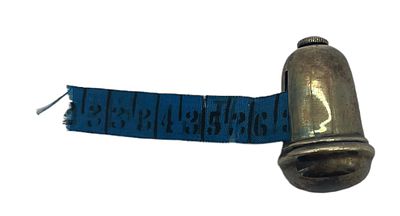 מטר בצורת בלוט, עשוי כסף סטרלינג, חתום, לונדון, אנגליה, שנת 1916. תוצרת Mappin Brothers. גובה: 