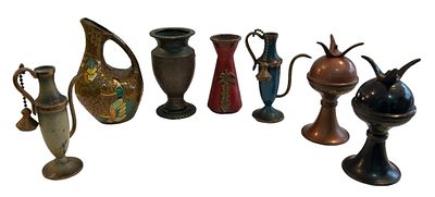 לוט 7 כדים מינאטוריים, תוצרת ישראל, ברונזה ונחושת, בעלי מוטיביים ישראליים: מגדל דוד (צמד), קבר 